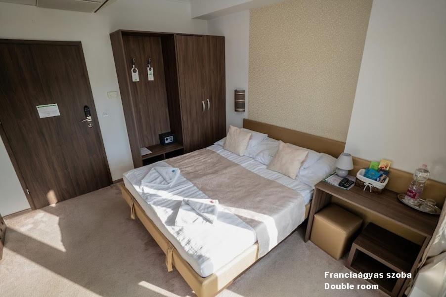 Hotel Irisz Nyiregyhaza Bagian luar foto